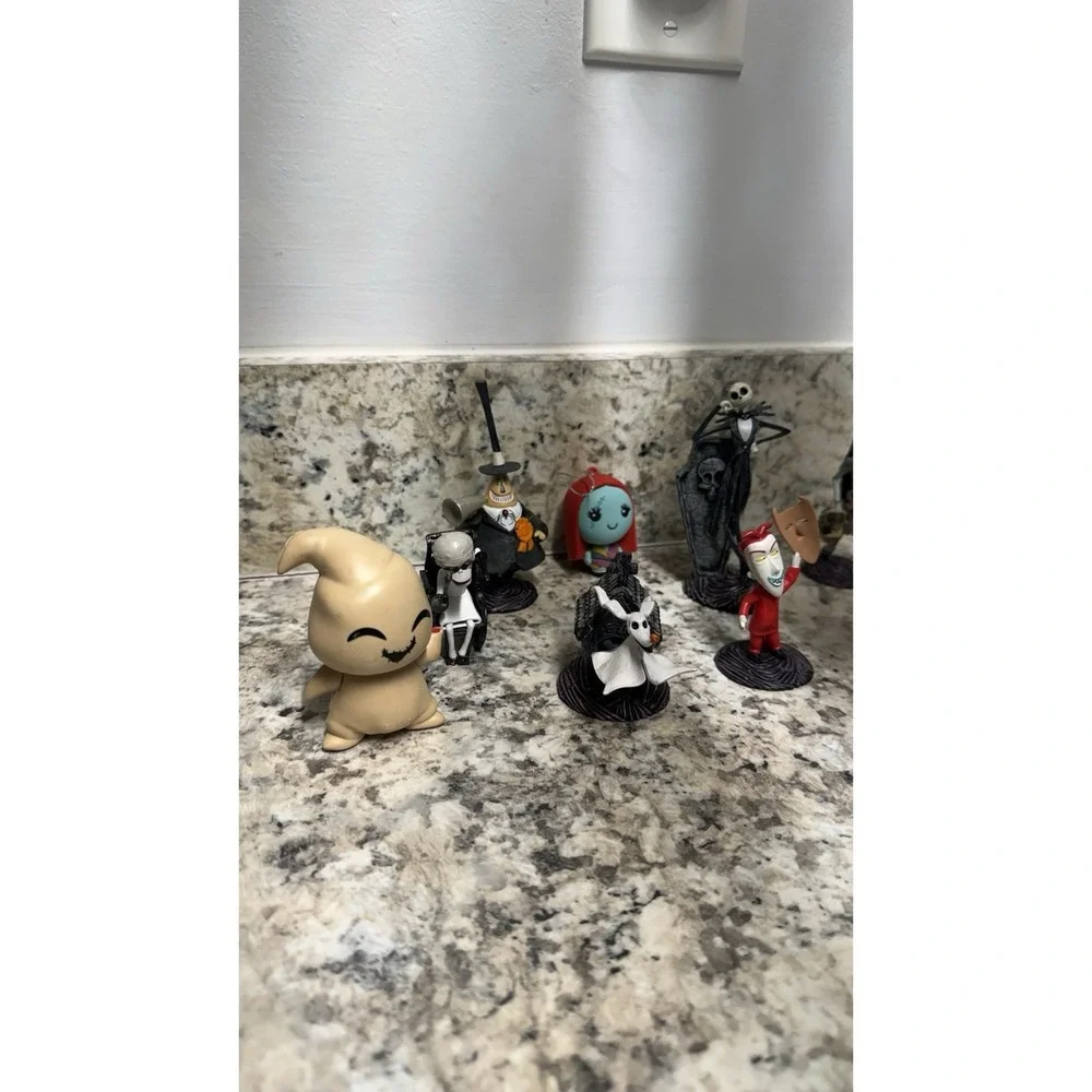 Lot of 11 The Nightmare Before Christmas figurines‎